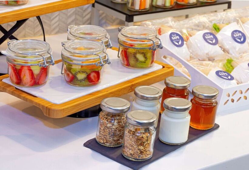 فندق NH Puebla Finsa