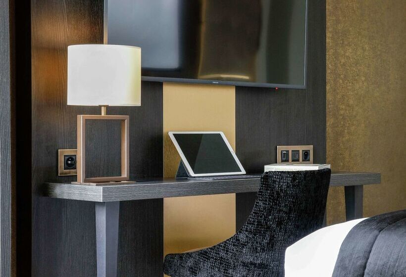 Niepce Paris Hotel, Curio Collection By Hilton