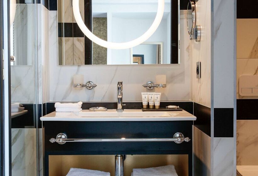 Niepce Paris Hotel, Curio Collection By Hilton