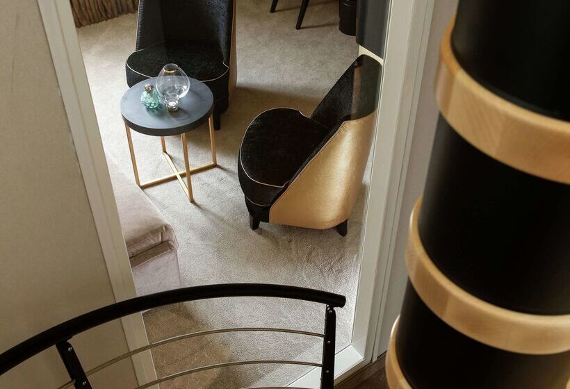 Niepce Paris Hotel, Curio Collection By Hilton