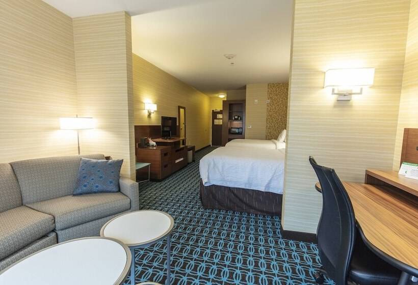 Отель Fairfield Inn & Suites By Marriott Atlanta Woodstock