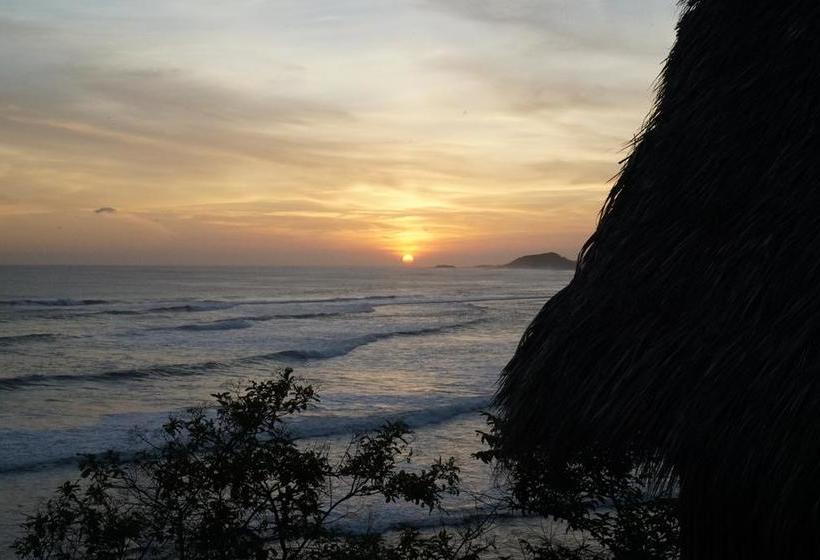 فندق Magnific Rock   Surf Resort & Yoga Retreat Nicaragua