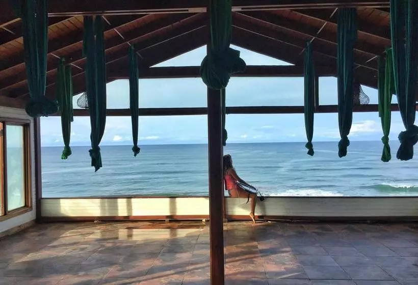 Hotelli Magnific Rock   Surf Resort & Yoga Retreat Nicaragua