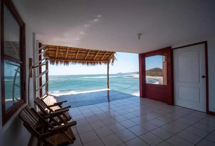 Hotelli Magnific Rock   Surf Resort & Yoga Retreat Nicaragua
