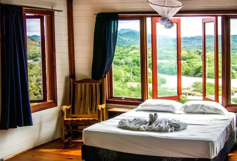 Hotelli Magnific Rock   Surf Resort & Yoga Retreat Nicaragua