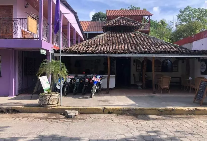 The Landing Hotel And Restaurant