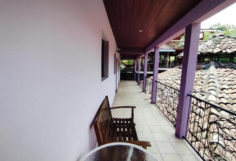 The Landing Hotel And Restaurant