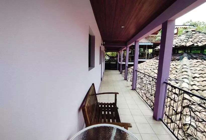 The Landing Hotel And Restaurant