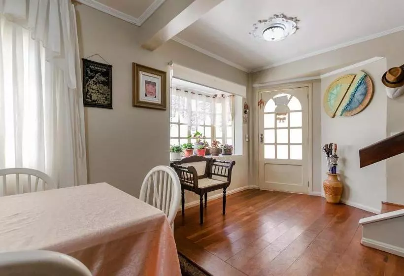 Aamiaismajoitus (B&B) Casa Das Flores