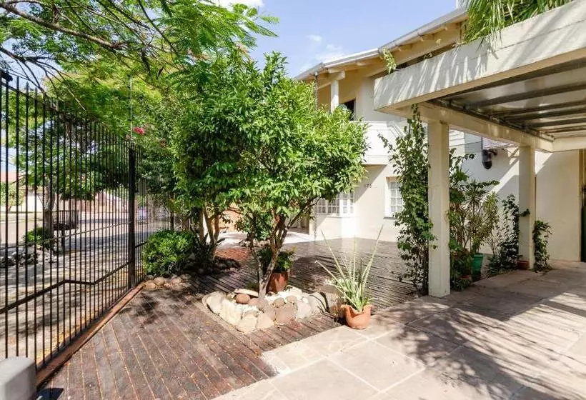 Aamiaismajoitus (B&B) Casa Das Flores