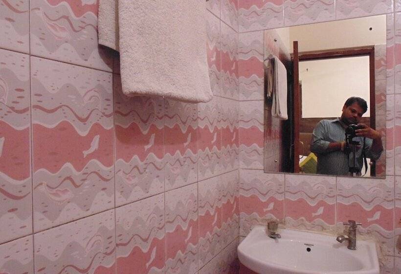 تختخواب و صبحانه Sehrawat Inn