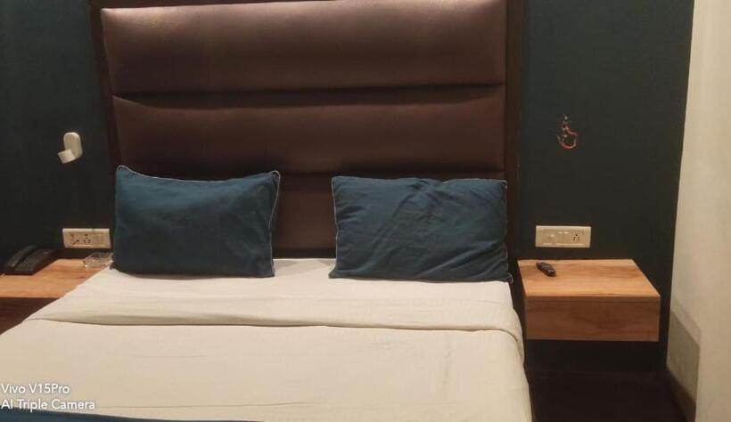 تختخواب و صبحانه Sehrawat Inn