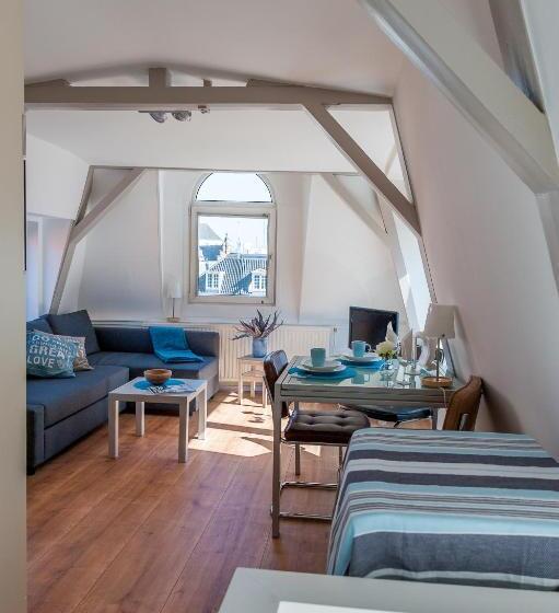 تختخواب و صبحانه Top Of The City