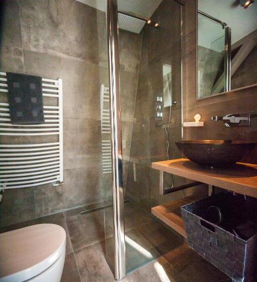 تختخواب و صبحانه Top Of The City