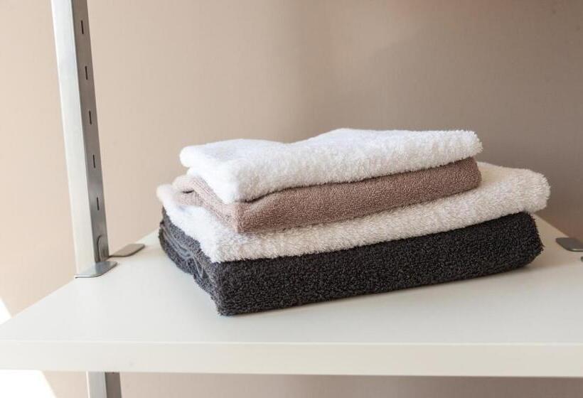 تختخواب و صبحانه Top Of The City