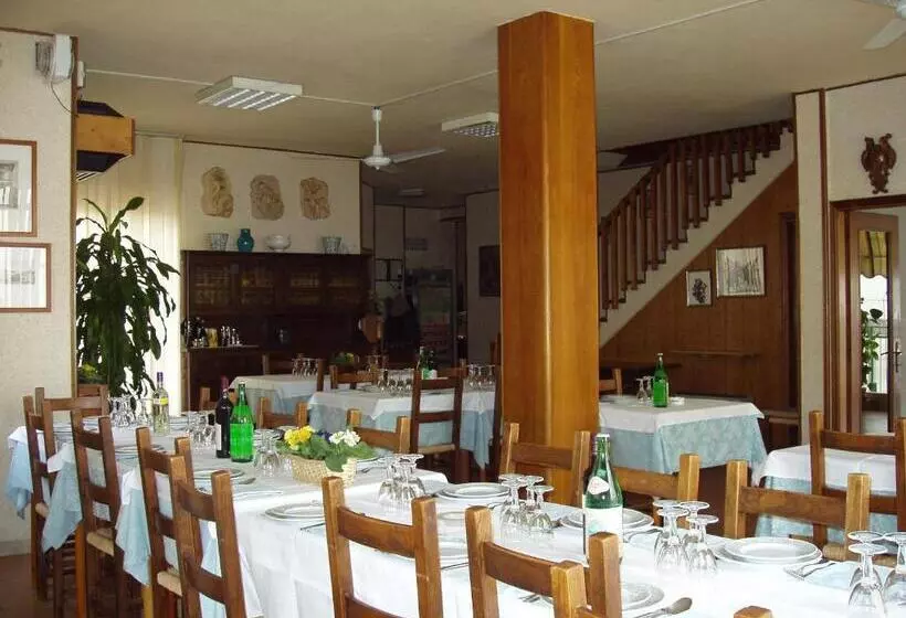 ホテル Albergo Ristorante Taverna Dalla Lisina