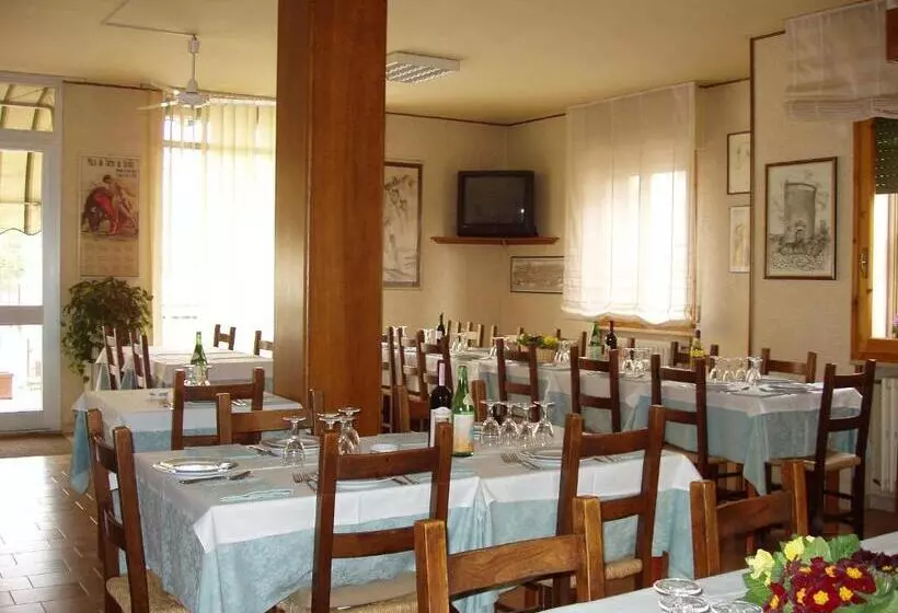 ホテル Albergo Ristorante Taverna Dalla Lisina
