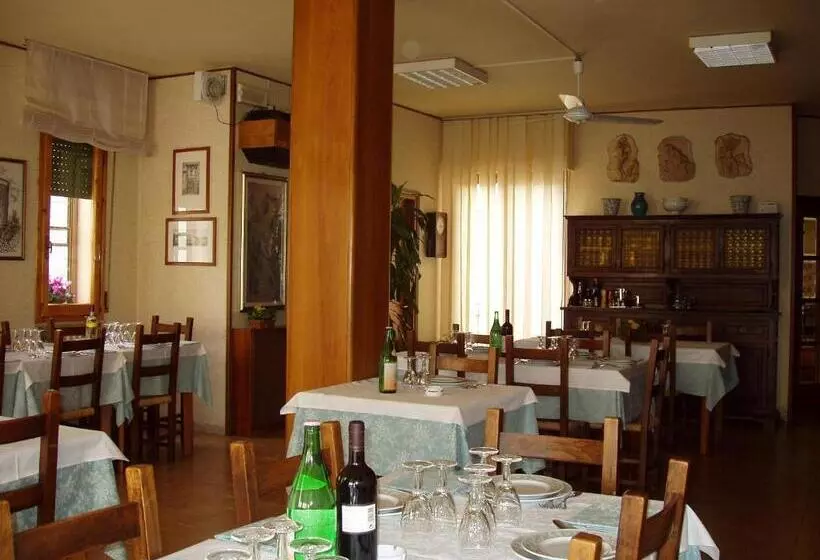 ホテル Albergo Ristorante Taverna Dalla Lisina