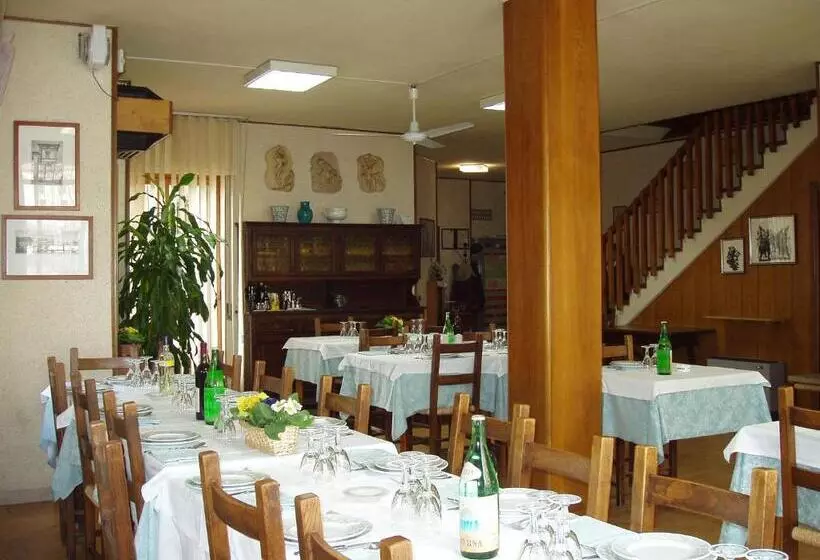 ホテル Albergo Ristorante Taverna Dalla Lisina