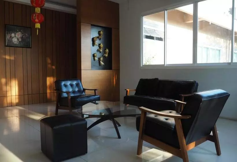 ホテル Chaiyaphum Park