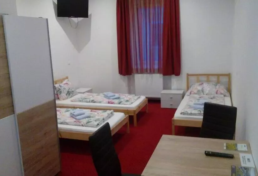 Hotelli Gasthof Zum Nibelungenbauer