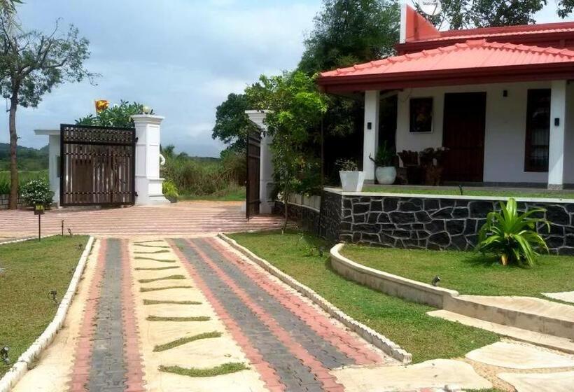 Hotel Nilambara Lake View