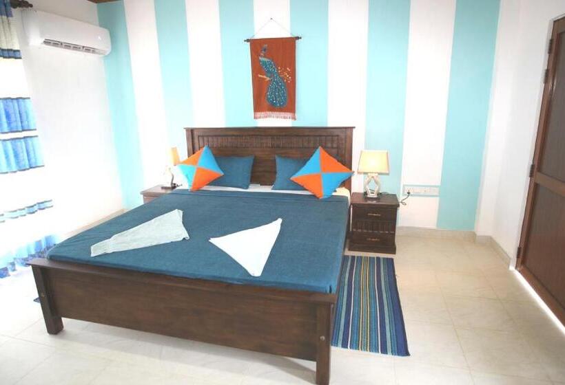 Hotel Nilambara Lake View