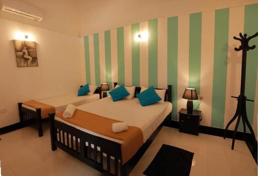 Hotel Nilambara Lake View