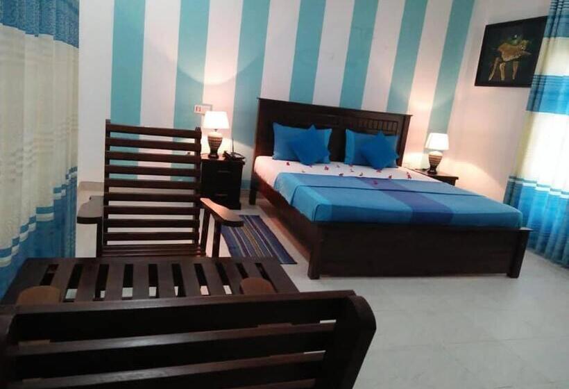 Hotel Nilambara Lake View