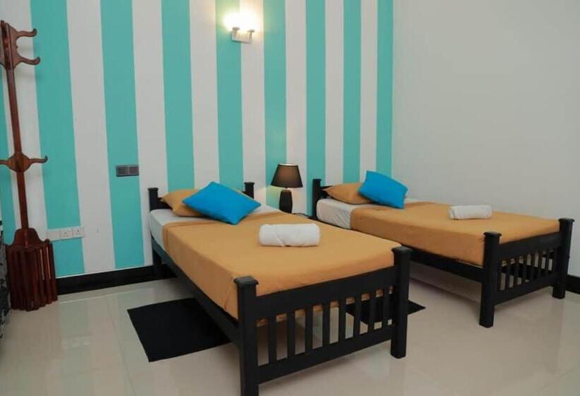 Hotel Nilambara Lake View