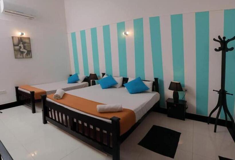 Hotel Nilambara Lake View