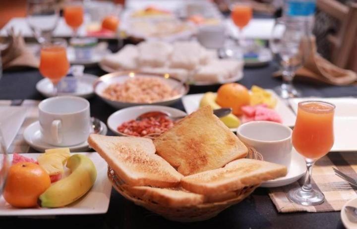 Hotel Nilambara Lake View