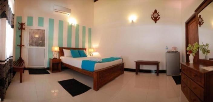 Hotel Nilambara Lake View