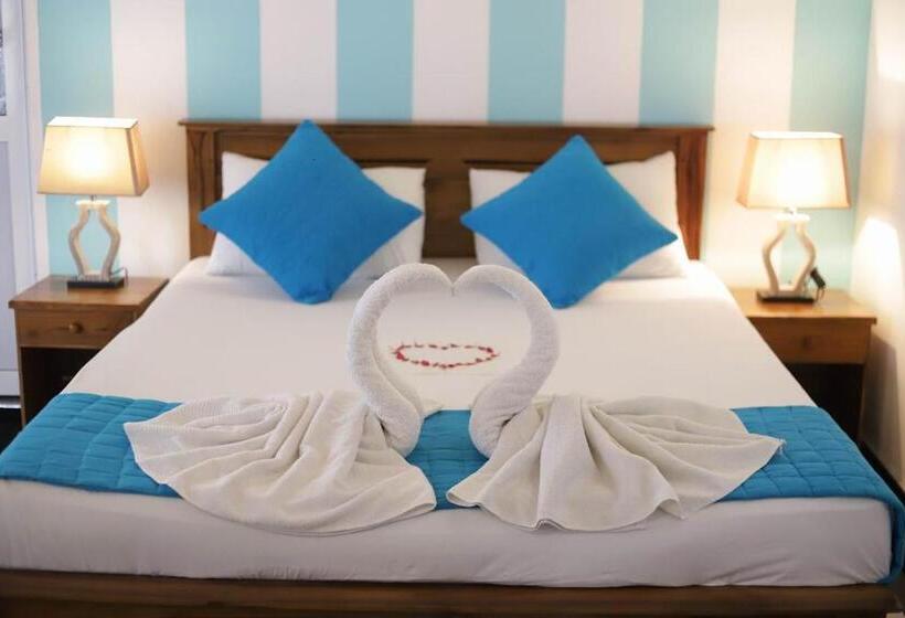 Hotel Nilambara Lake View