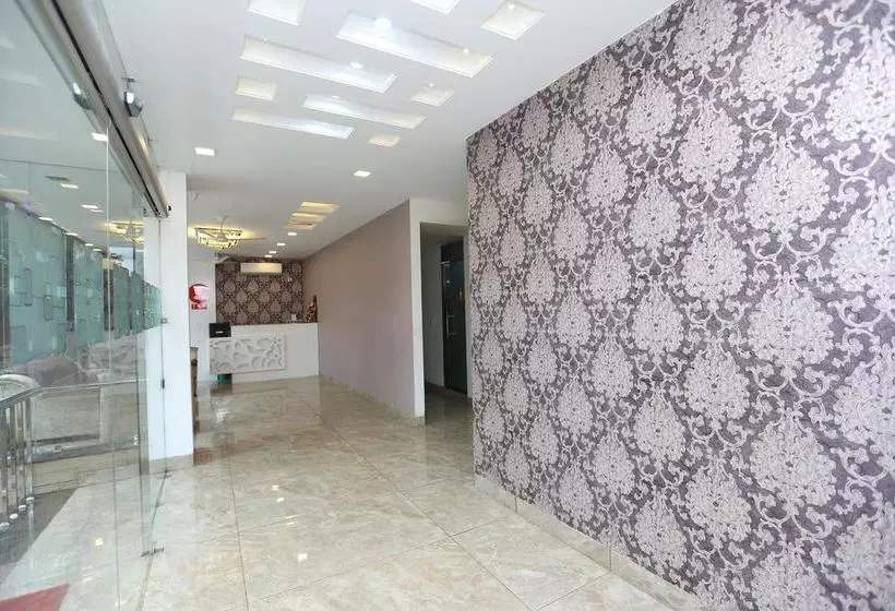 ホテル Oyo 9667 Sashtrdhara Road