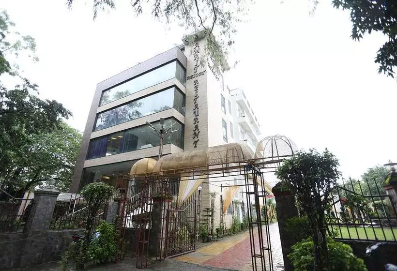 ホテル Oyo 9667 Sashtrdhara Road