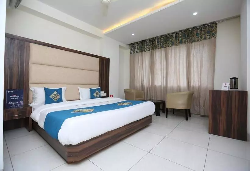 ホテル Oyo 9667 Sashtrdhara Road