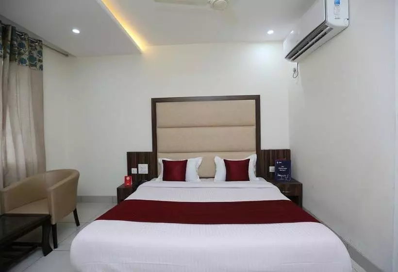ホテル Oyo 9667 Sashtrdhara Road