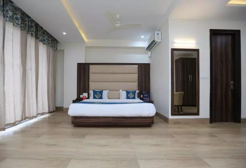 ホテル Oyo 9667 Sashtrdhara Road