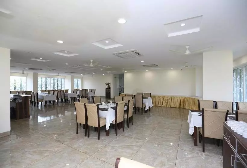 ホテル Oyo 9667 Sashtrdhara Road