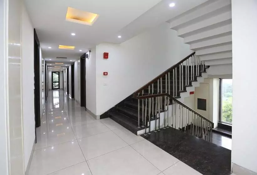 ホテル Oyo 9667 Sashtrdhara Road