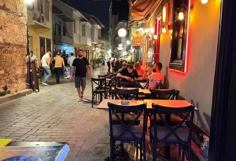 پانسیون Callisto Pub & Kitchen &