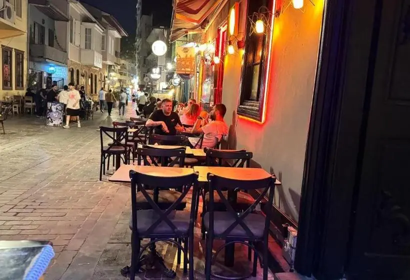 پانسیون Callisto Pub & Kitchen &