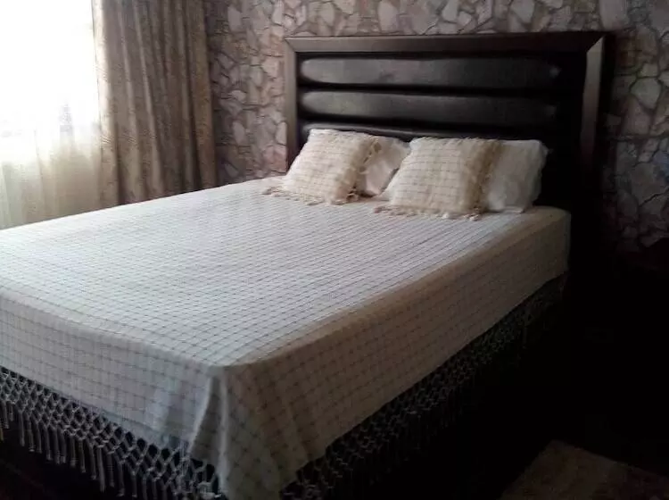 Family Friendly 2 Bed Cottage In Periș