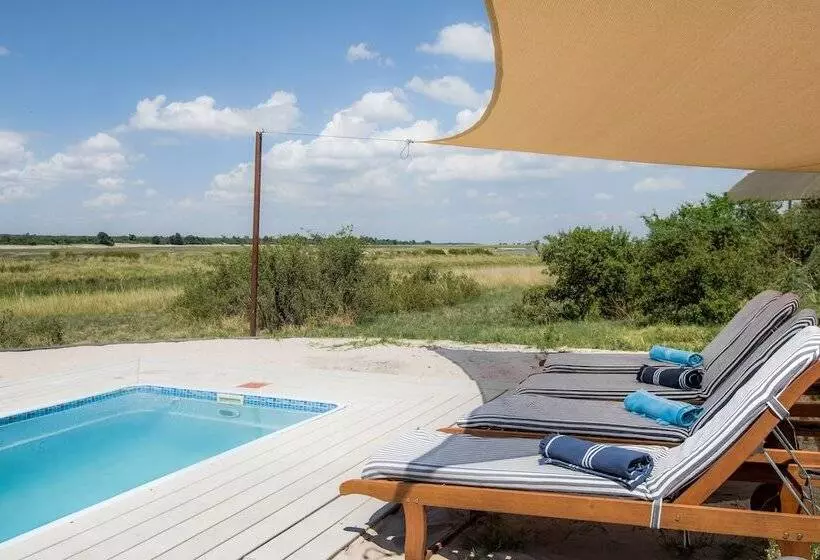 هتل Serondela Lodge