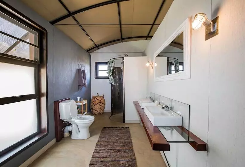 هتل Serondela Lodge