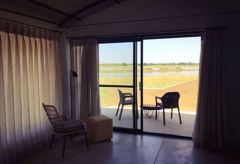 هتل Serondela Lodge