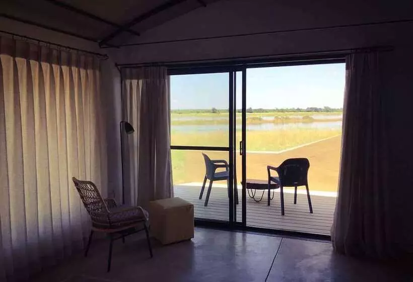 هتل Serondela Lodge