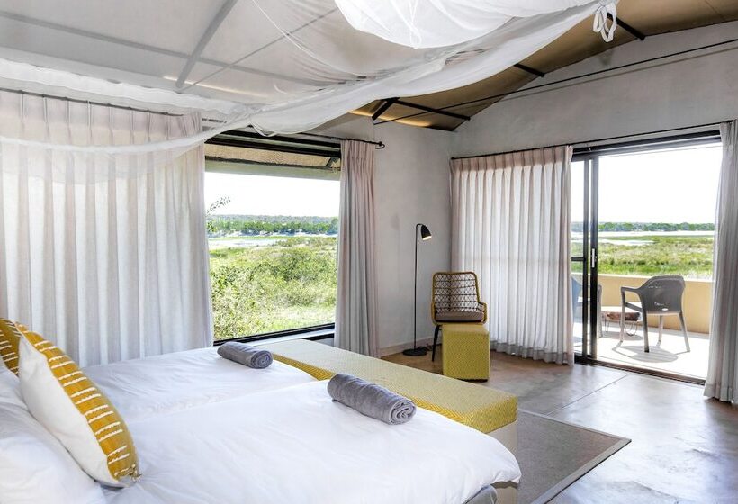 هتل Serondela Lodge