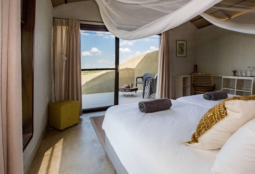 هتل Serondela Lodge